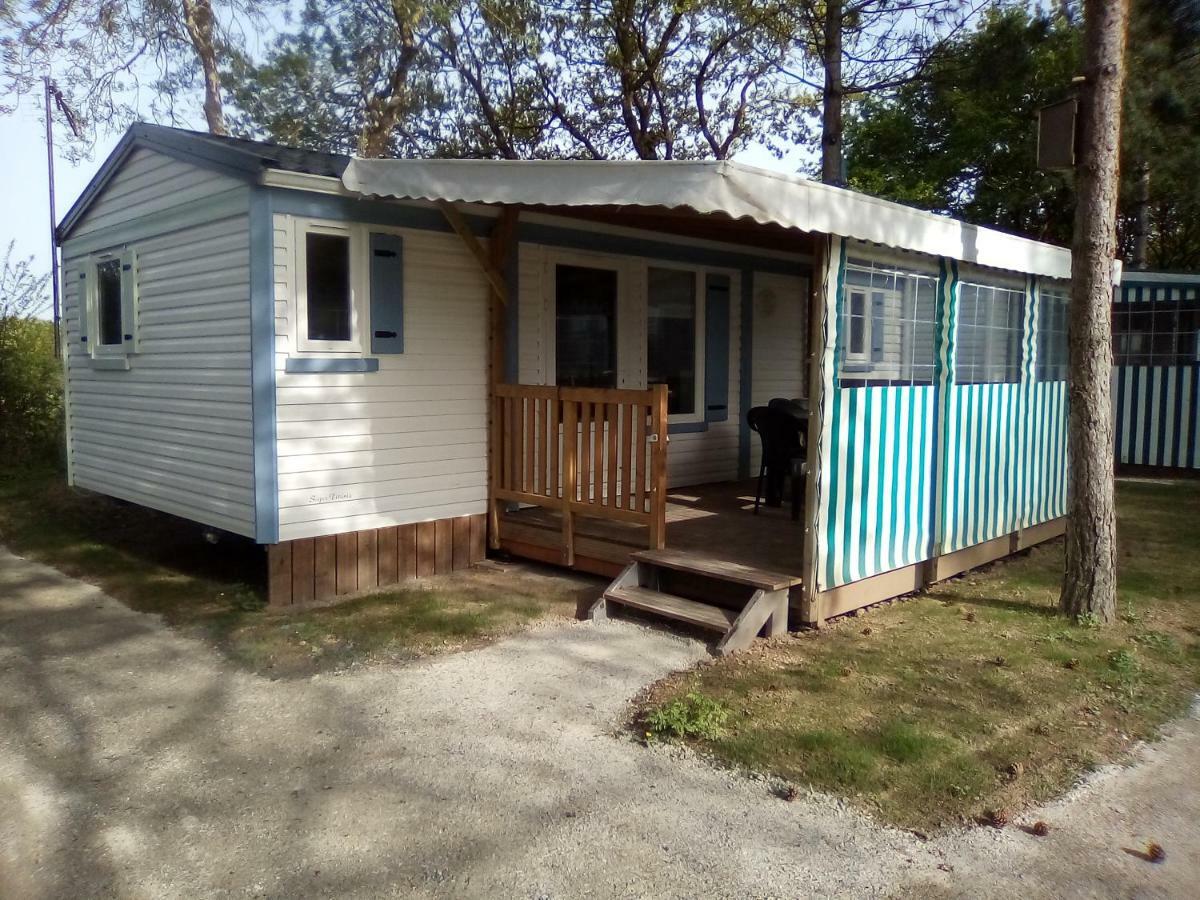 Отель Camping Les Peupliers Saint-Pere-en-Retz Экстерьер фото