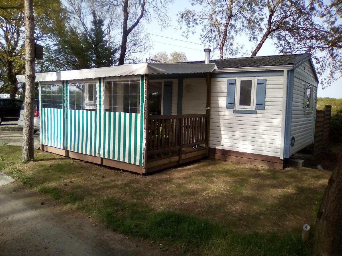 Отель Camping Les Peupliers Saint-Pere-en-Retz Экстерьер фото